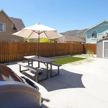 Villa The Rock House - Walk To Big Bear Snow Play! Walk To Oktoberfest! Perfect Weekend Getaway!